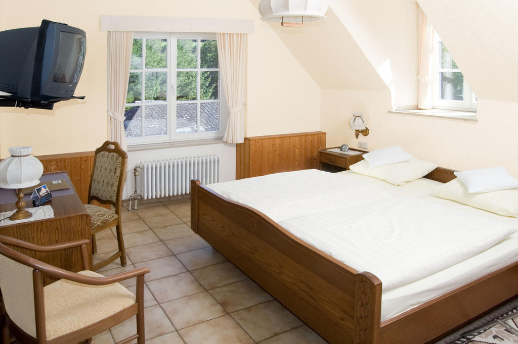 Hotel Burg Bollendorf Habitación foto